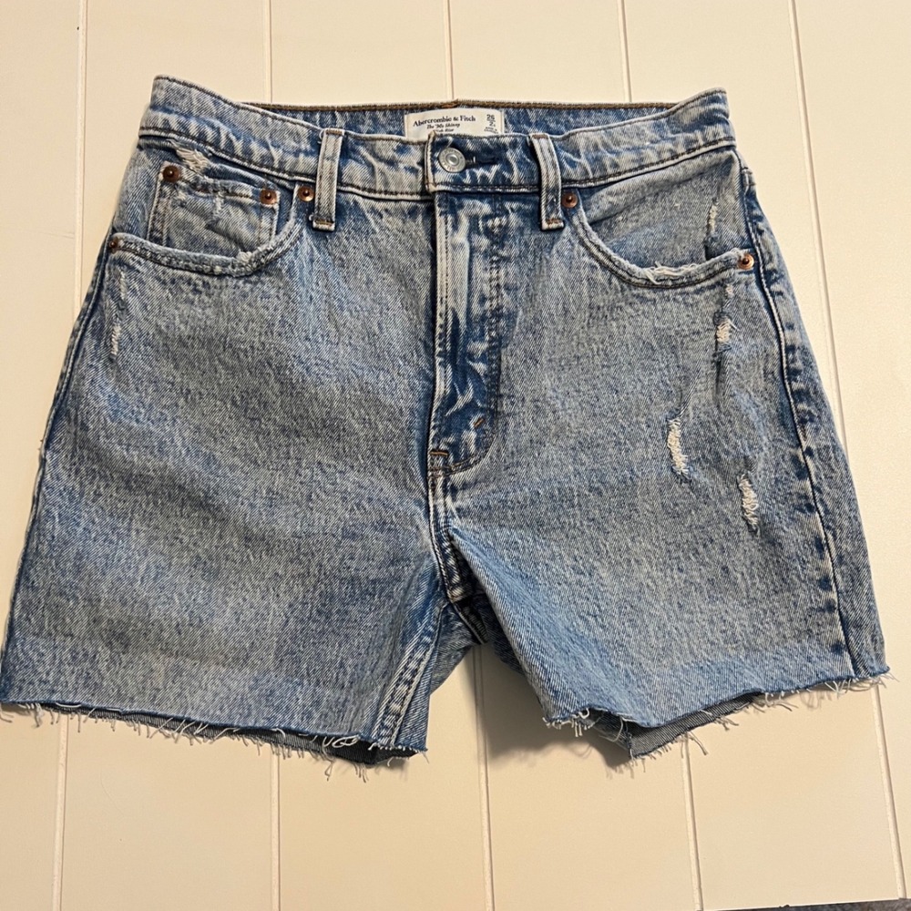Abercrombie & Fitch The 90s Skinny High Rise Denim Shorts Light Wash 26 2S